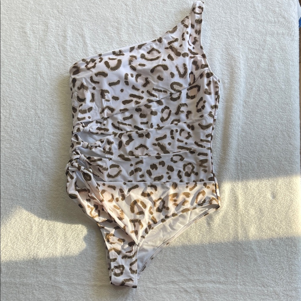 One-Shoulder Leopard Print One-Piece Swimsuit - White/Brown